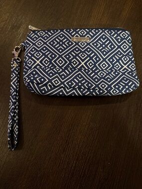 Travelon RFID Blocking Wristlet Clutch in a geometric print NWOT